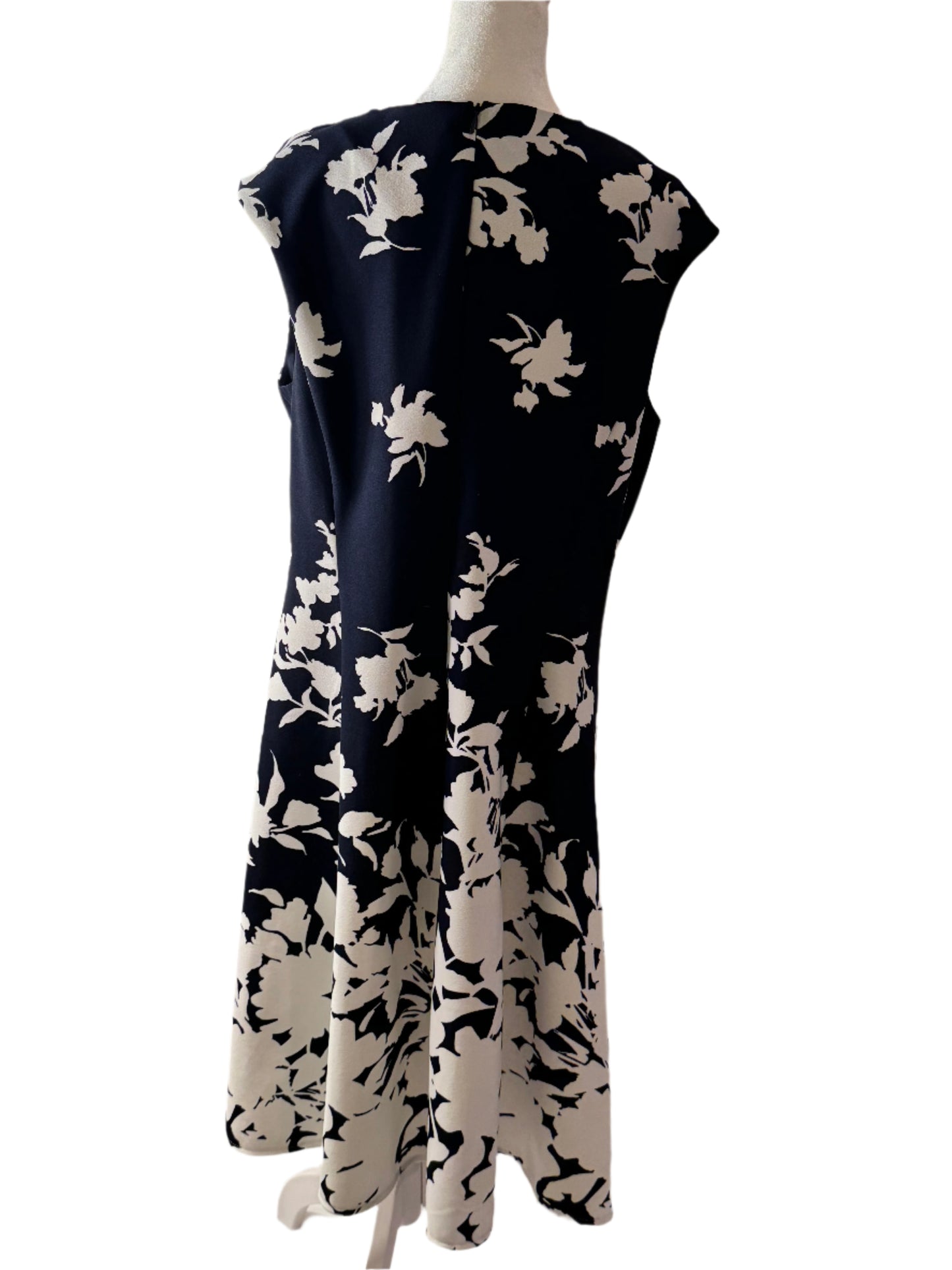 PREOWNED!! London Style Sleeveless Floral Fit + Flare Dresses 16