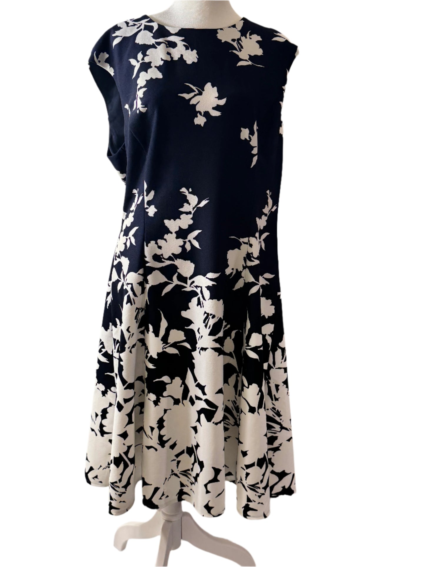 PREOWNED!! London Style Sleeveless Floral Fit + Flare Dresses 16