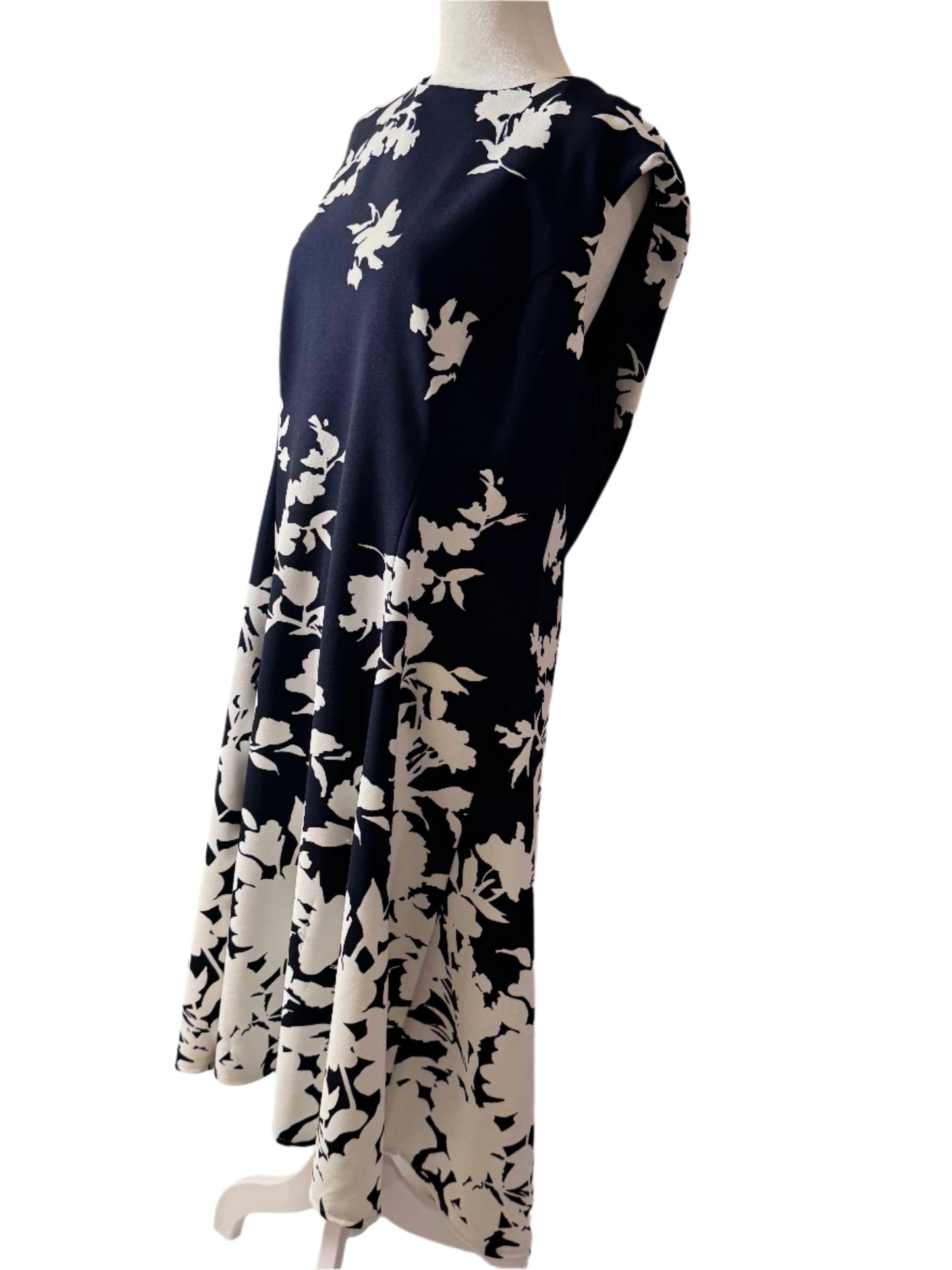 PREOWNED!! London Style Sleeveless Floral Fit + Flare Dresses 16